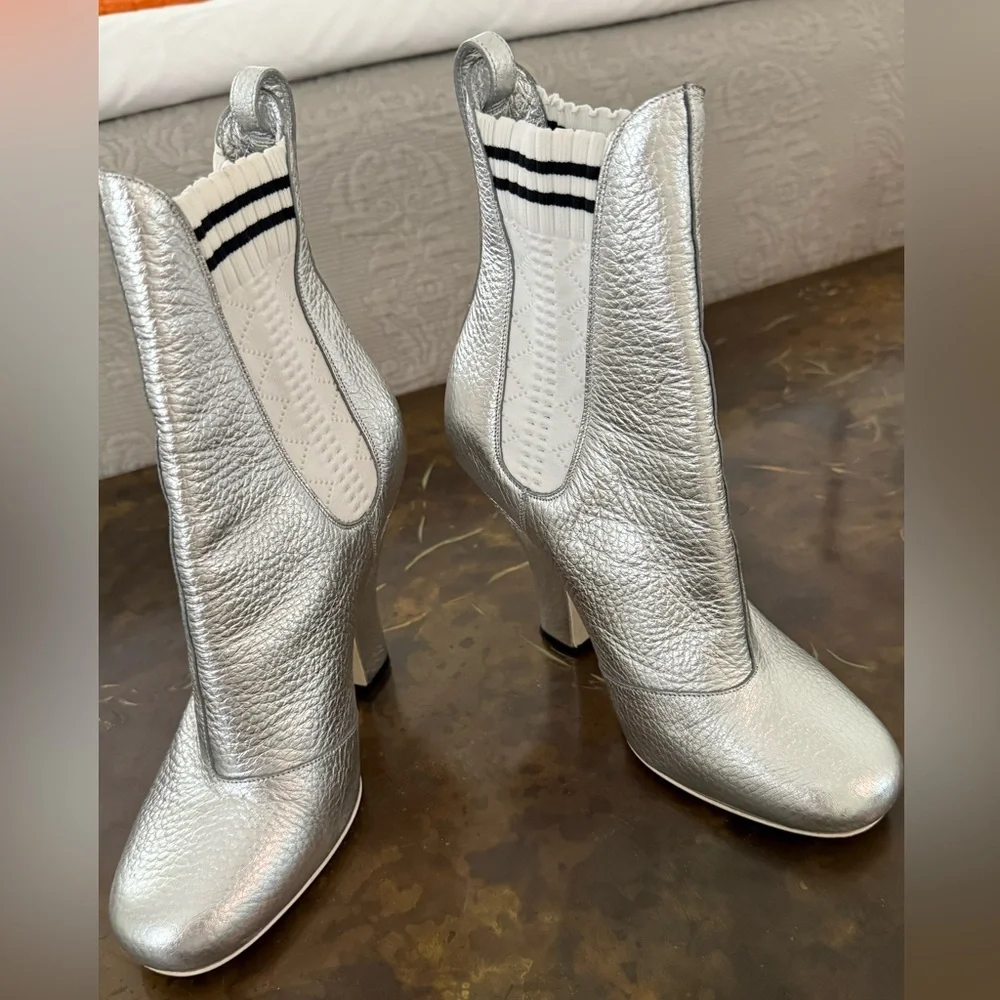 Fendi Chelsea silver leather sock booties size 37 EUC